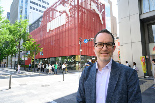 御堂筋沿いにある「プーマストア大阪」