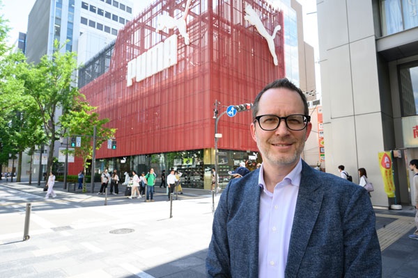 御堂筋沿いにある「プーマストア大阪」