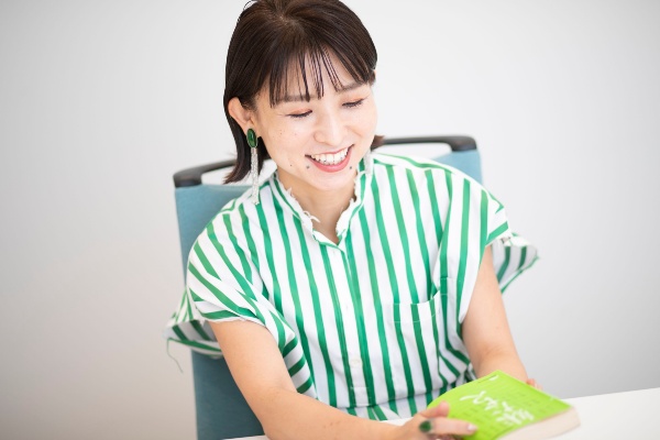 「すごく諸先輩方の愛を感じるし、本の作り手となった人たちの愛も感じます」と語る坊垣さん