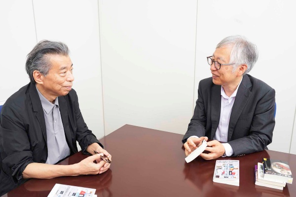 鹿島茂さん(左)と滝田洋一さんは初対面 鹿島茂さん(左)と滝田洋一さんは初対面