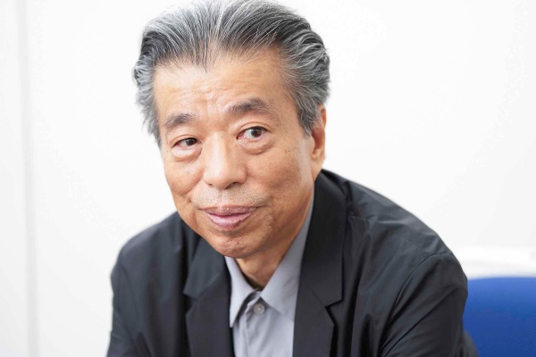 「経済を知ることは古典を読む上で非常に重要です」と話す鹿島さん 「経済を知ることは古典を読む上で非常に重要です」と話す鹿島さん