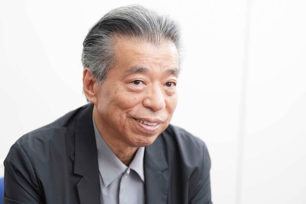 「石原莞爾はフリードリヒ2世が書いた本の翻訳をしていました」と話す鹿島さん 「石原莞爾はフリードリヒ2世が書いた本の翻訳をしていました」と話す鹿島さん