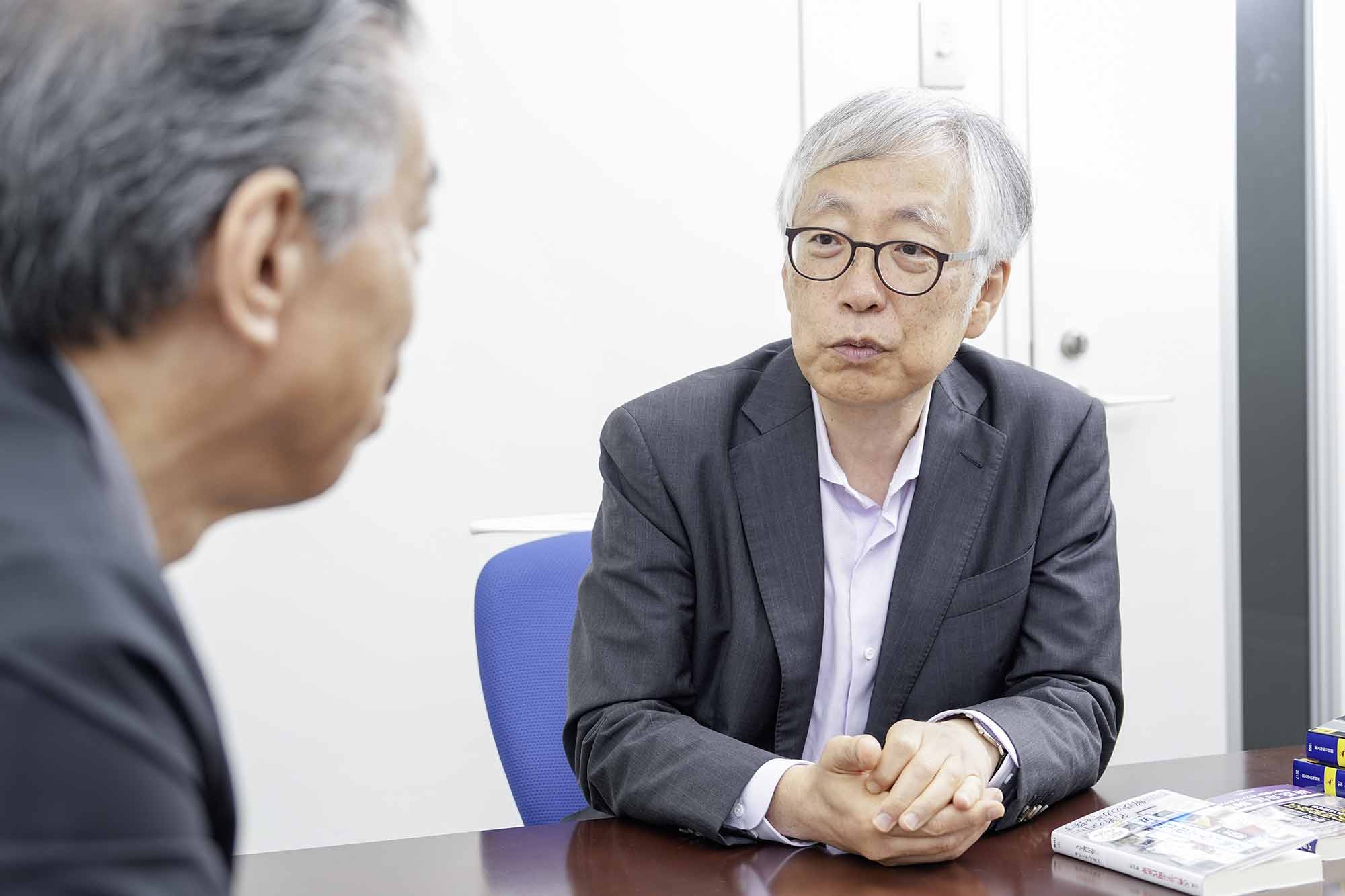 「もし明治維新が起きず、雄藩連合が成立していたら」と鹿島さんに問う滝田さん