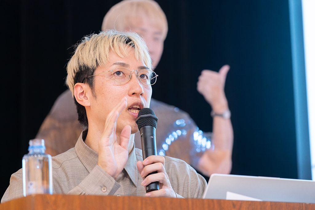学生のときに「発見の読書」をしていたら、何か変わったのかもと語る朝井さん 学生のときに「発見の読書」をしていたら、何か変わったのかもと語る朝井さん