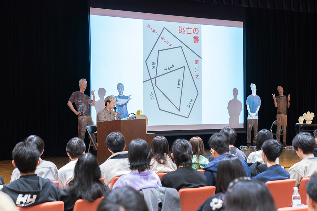 『逃亡の書 西へ東へ道つなぎ』（小学館）の中に出てくる言葉に感銘を受けた／画像クリックでAmazonページへ