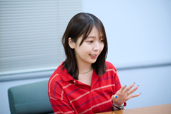 三宅さんは物語の中の「パートナーシップの描かれなさ」について数年前から気になっており、さまざまな名作を読み解くことを通じて、その理由を改めて考え直すことにした 三宅さんは物語の中の「パートナーシップの描かれなさ」について数年前から気になっており、さまざまな名作を読み解くことを通じて、その理由を改めて考え直すことにした