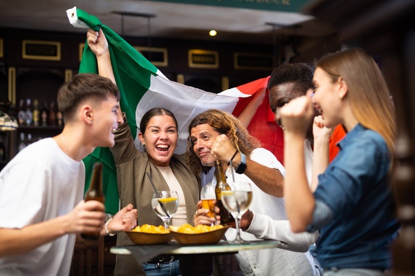 イタリア人は仕事とプライベートの境目が曖昧だ(写真:JackF/stock.adobe.com) イタリア人は仕事とプライベートの境目が曖昧だ(写真:JackF/stock.adobe.com)