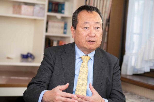 「大量生産に飽きた日本人はイタリアの職人仕事を求めています」と話す宮嶋勲さん