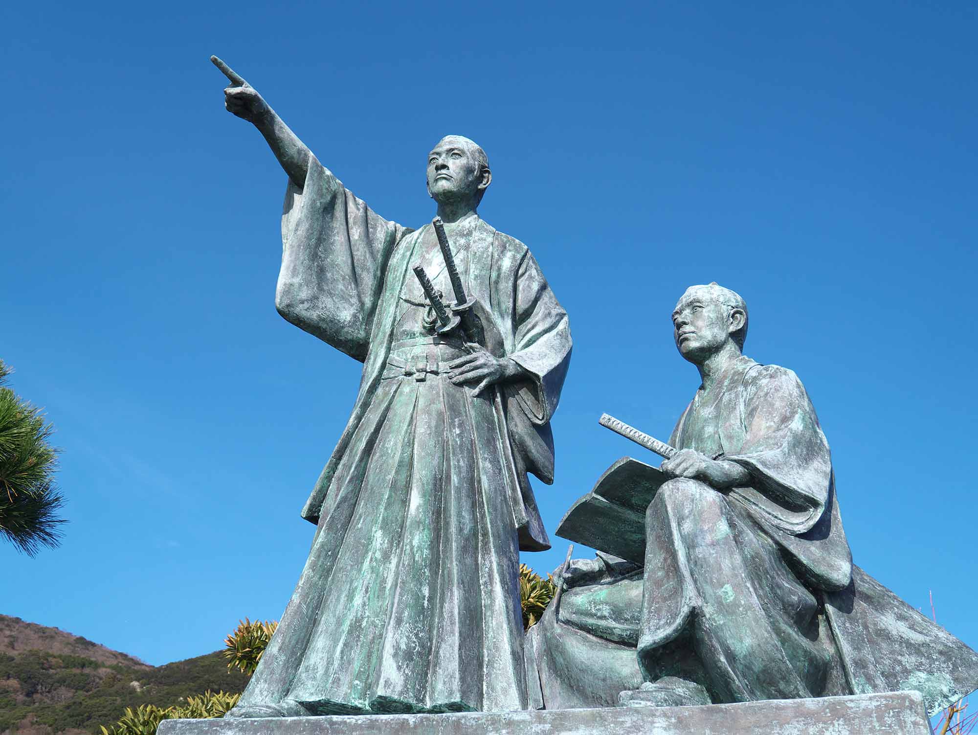 静岡県下田市にある吉田松陰像（左）　写真：haruna23／stock.adobe.com