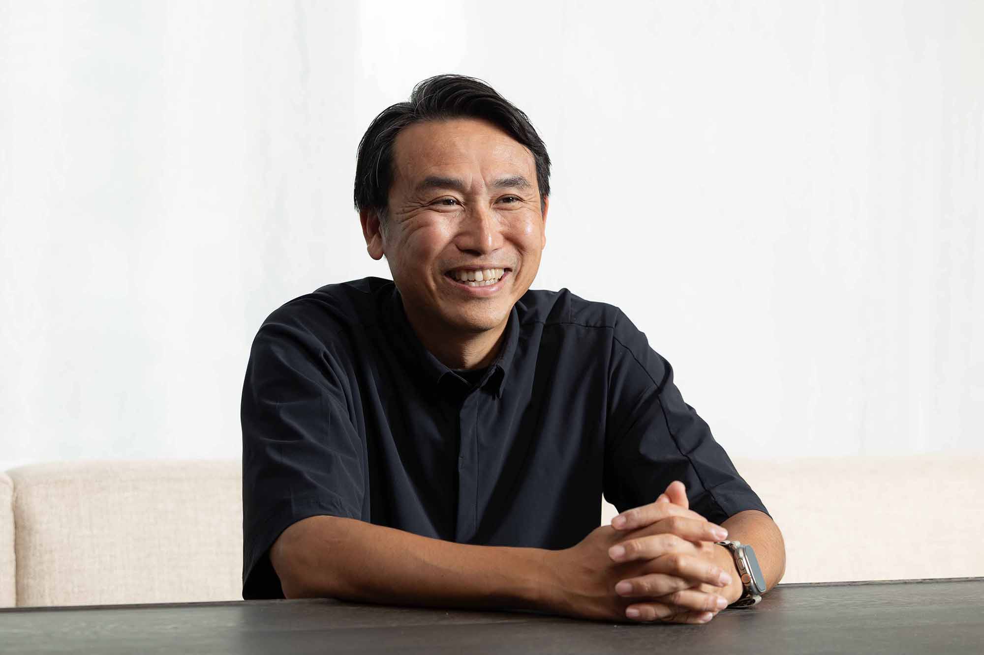 起業家・投資家の小澤隆生氏は読書家である 写真:的野弘路 起業家・投資家の小澤隆生氏は読書家である 写真:的野弘路