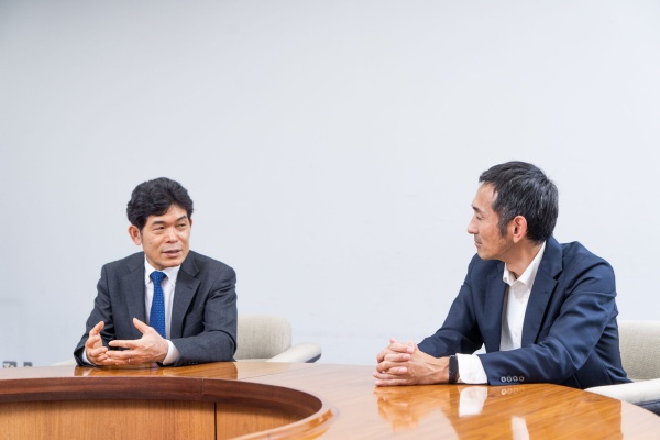 「アンラーン」について語り合う柳川範之氏と為末大氏(写真:尾関祐治)