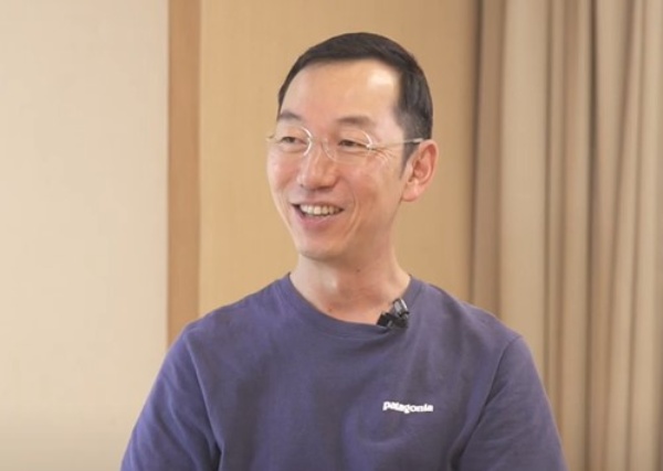 <span class="fontBold">山口周(やまぐち・しゅう)氏<br/>独立研究者、著作家、パブリックスピーカー</span><br>1970年東京都生まれ。慶応義塾大学大学院文学研究科美学美術史学専攻修士課程修了。電通、ボストン・コンサルティング・グループ(BCG)、コーン・フェリー・ジャパンなどで戦略策定、文化政策、組織開発などに従事。現在、ライプニッツ代表。著書に『世界のエリートはなぜ「美意識」を鍛えるのか?』(光文社新書)、『ビジネスの未来』(プレジデント社)など。神奈川県葉山町に在住。(写真は2020年、葉山にて。以下同)</a>