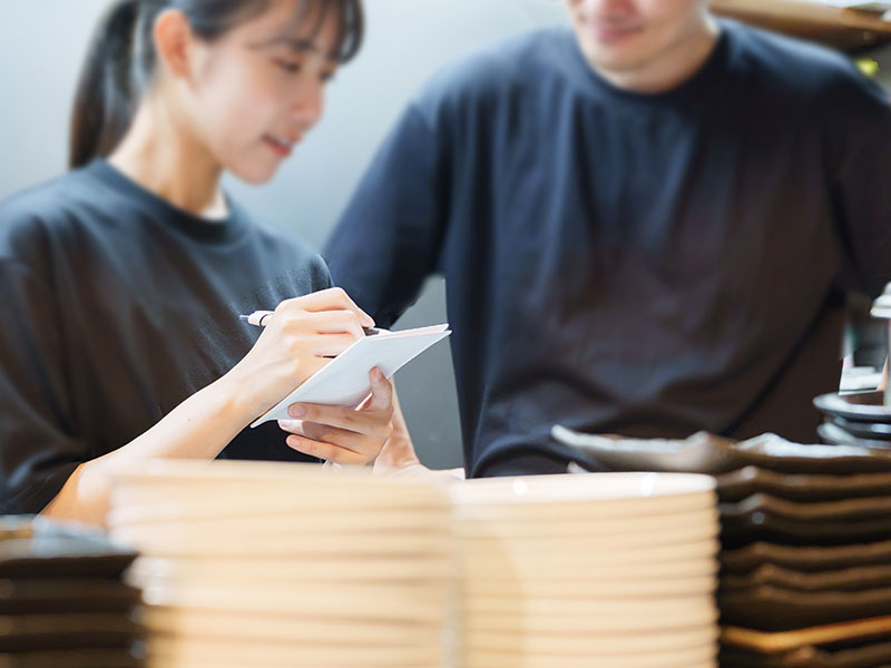 覚えておくためだけではない　「聞く力」の高い人のメモ活用術