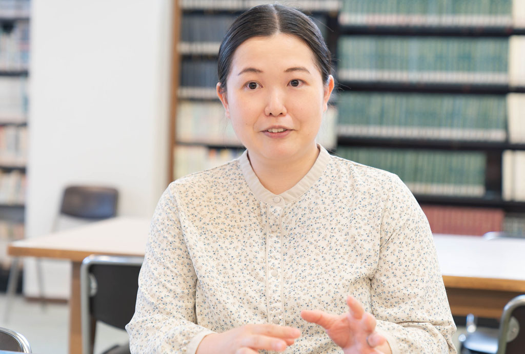 「テレビやネットで見聞きして断片的に知っているニュースについて、点と点をつないで線として理解する。そういった学びにも役立つ本として、中高生に本書をお薦めします」