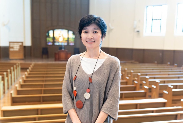 「研修旅⾏では、広島平和記念資料館の見学のほか、平和公園内外の碑を案内してくださる広島女学院の生徒さんと交流したり、現地の研究者やジャーナリスト、そして被爆者の方々からお話を聞いたりする機会を設けています」