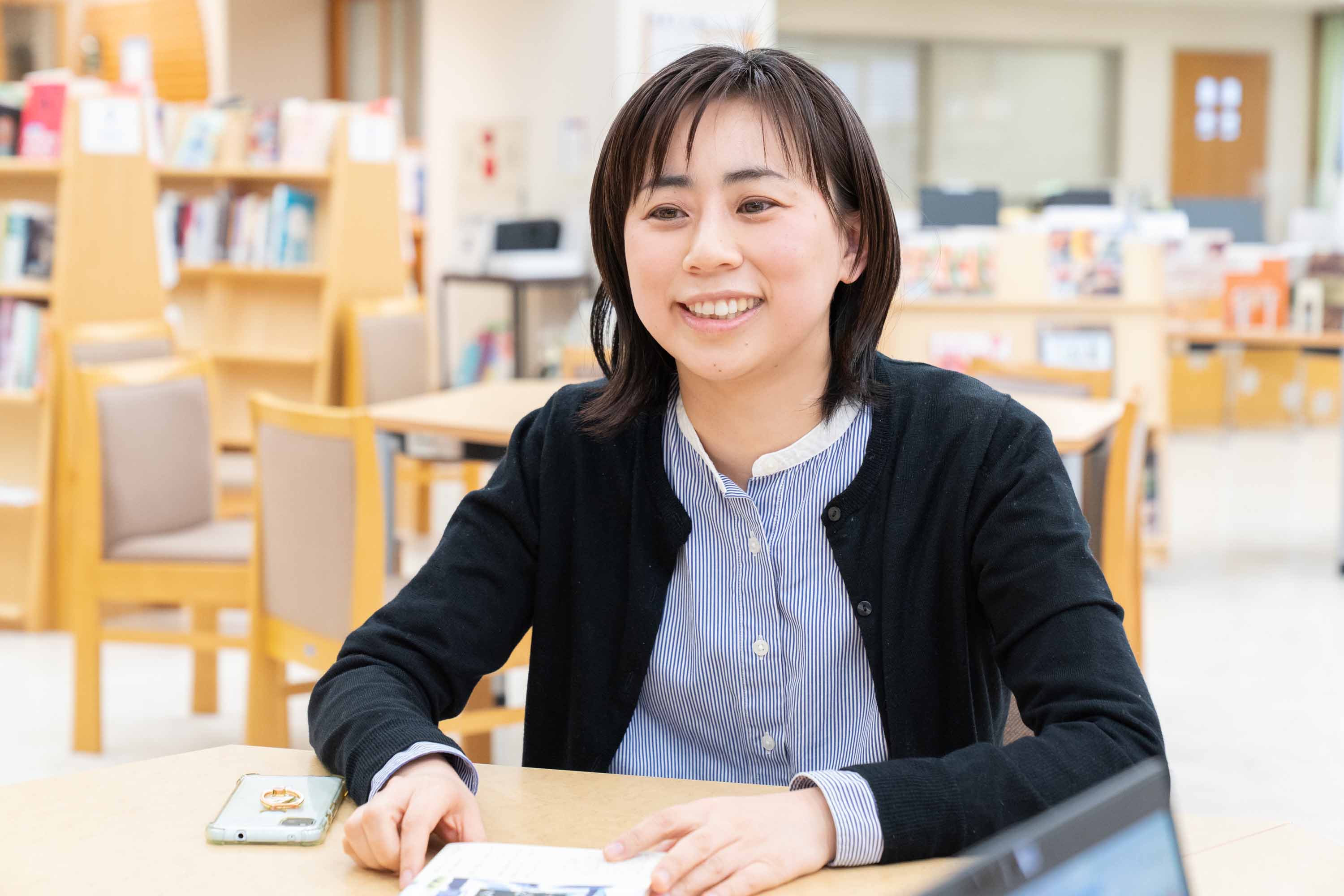 仲島ひとみ（なかじま　ひとみ）。国際基督教大学高等学校国語科教諭。1980年生まれ。東京大学卒業後、同大学院修士課程修了。ロンドン大学UCL Institute of Education留学。趣味は漫画を読むことと描くこと。著書に『それゆけ！論理さん』（野矢茂樹監修・筑摩書房）、『国語をめぐる冒険』（共著・岩波書店）、『中高生のための文章読本』（共編・筑摩書房）など