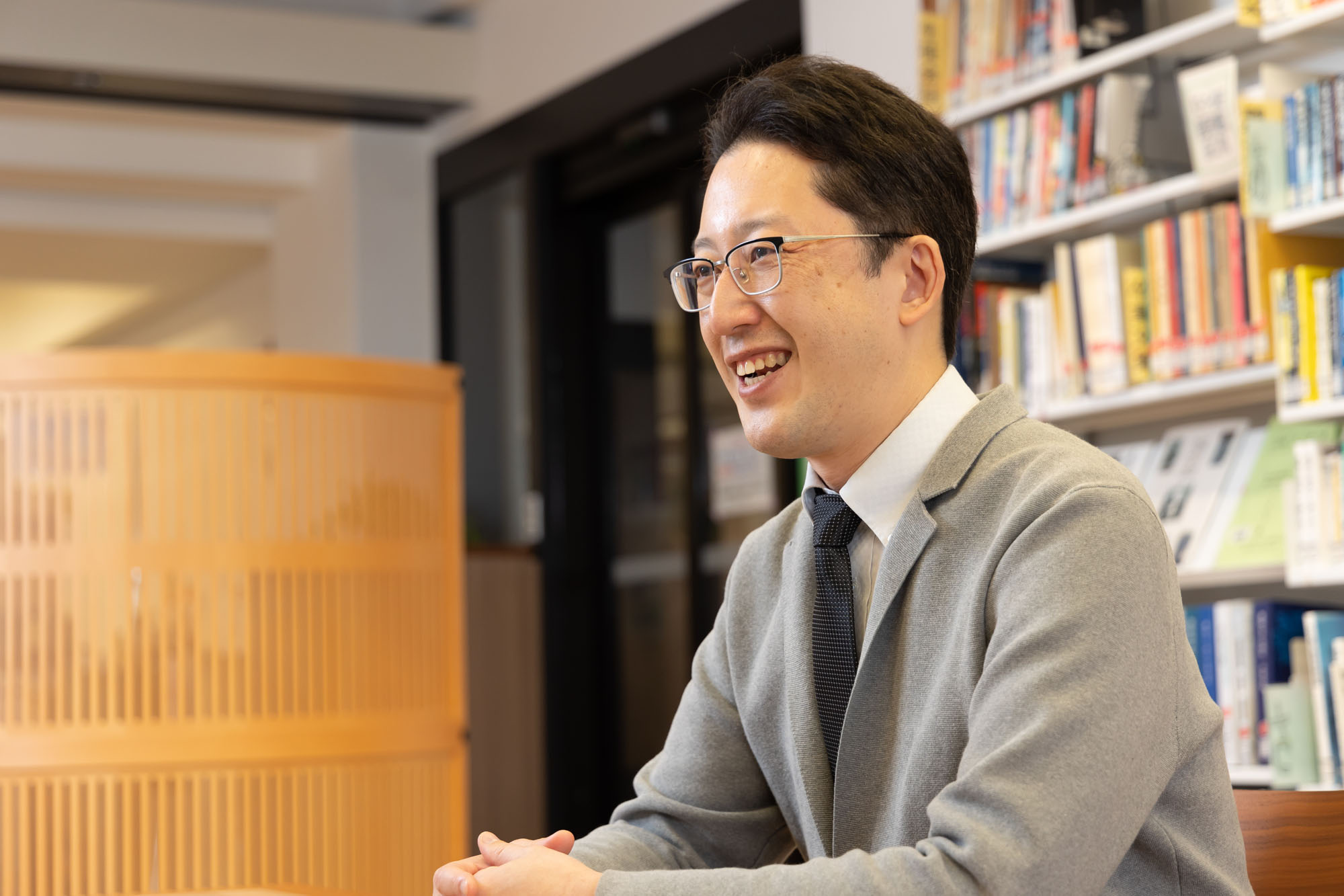 井上志音（いのうえ　しおん）。灘中学校・灘高等学校 国語科教諭。1979年生まれ。神戸大学大学院国際協力研究科博士後期課程単位取得退学。文学修士（学校教育学）。専門は国際バカロレア（IB）教育をふまえた教科教育学で、洛南中高・関西学院千里国際中高を経て2013年より現職。著書に『国際バカロレア教育に学ぶ授業改善』（共編著・北大路書房）がある