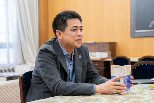 『遊びと利他』(北村匡平著/集英社)は、家庭科の保育分野を考えるうえで参考になる一冊 『遊びと利他』(北村匡平著/集英社)は、家庭科の保育分野を考えるうえで参考になる一冊