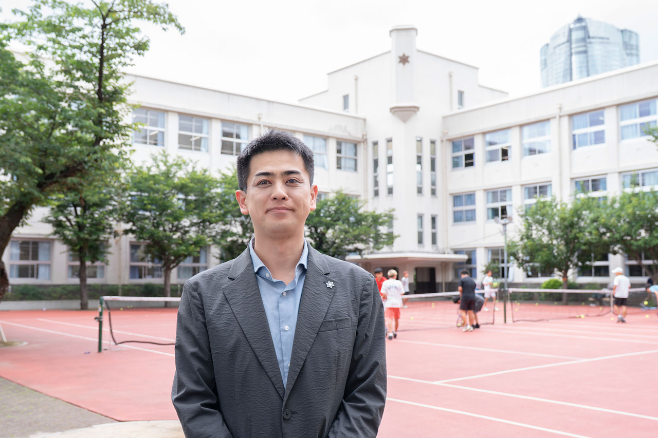 「最初から禁止するのではなく、まず考えさせる。自由と責任はセットだということを、生徒たちには伝えたい」
