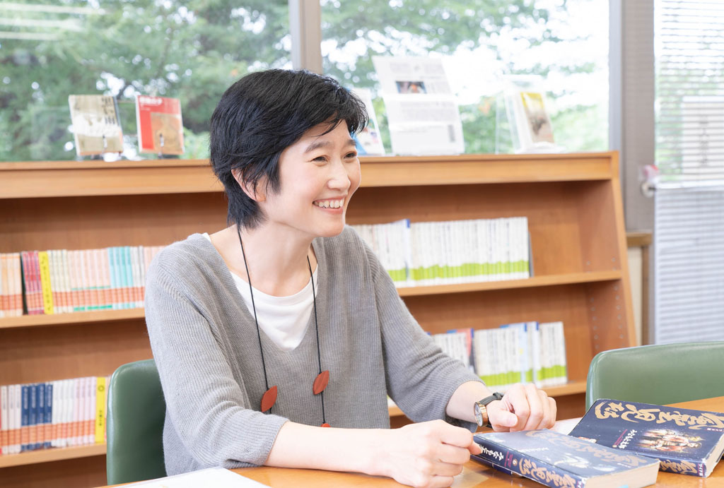 阿部素子(あべ もとこ)。フェリス女学院中学校・高等学校 社会科(地歴・公民科)教諭。国際基督教大学高等学校を経て、国際基督教大学教養学部卒業。在学中カリフォルニア大学サンタバーバラ校に留学、アフリカ系アメリカ人の歴史を研究。趣味は、いつか生徒と一緒に観るためのドキュメンタリー番組の録り貯め、及びその文字起こし。2024年4月1日付けでフェリス女学院中学校・高等学校の校長に就任 阿部素子(あべ もとこ)。フェリス女学院中学校・高等学校 社会科(地歴・公民科)教諭。国際基督教大学高等学校を経て、国際基督教大学教養学部卒業。在学中カリフォルニア大学サンタバーバラ校に留学、アフリカ系アメリカ人の歴史を研究。趣味は、いつか生徒と一緒に観るためのドキュメンタリー番組の録り貯め、及びその文字起こし。2024年4月1日付けでフェリス女学院中学校・高等学校の校長に就任