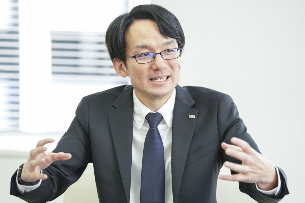 「現代語訳本の魅力の1つに、原文と注釈との間を行ったり来たりすることなくその作品の世界に入っていけることがあります」