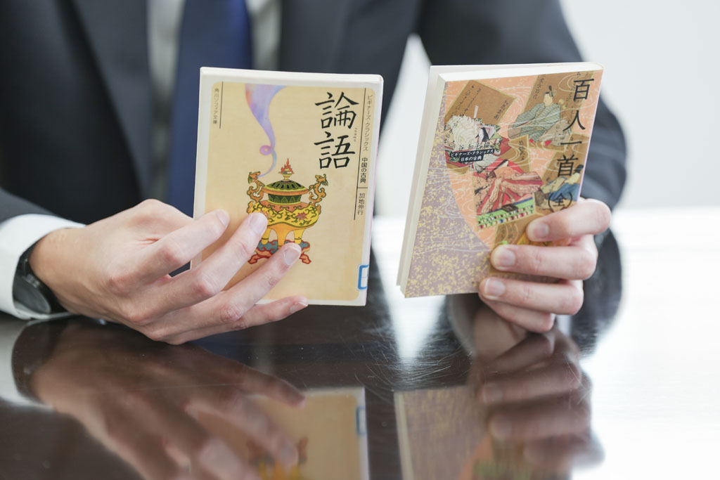 「角川ソフィア文庫の『ビギナーズ・クラシックス』シリーズは、日本と中国の読んでおきたい古典作品がそろっています。こなれた親しみやすい現代語訳と原文、そして分かりやすい解説で、初心者でも古典を楽しく読むことができます」 「角川ソフィア文庫の『ビギナーズ・クラシックス』シリーズは、日本と中国の読んでおきたい古典作品がそろっています。こなれた親しみやすい現代語訳と原文、そして分かりやすい解説で、初心者でも古典を楽しく読むことができます」