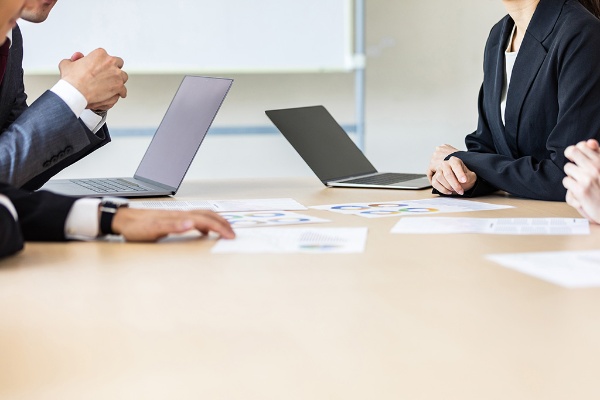 アメーバ経営の下では、各アメーバがあたかも個々の企業であるかのように社内売買を行う(写真/shutterstock) アメーバ経営の下では、各アメーバがあたかも個々の企業であるかのように社内売買を行う(写真/shutterstock)