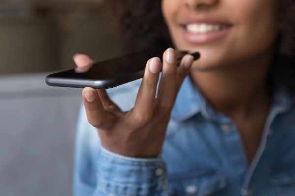 低い声は、好意を持たれやすい(写真:Shutterstock)