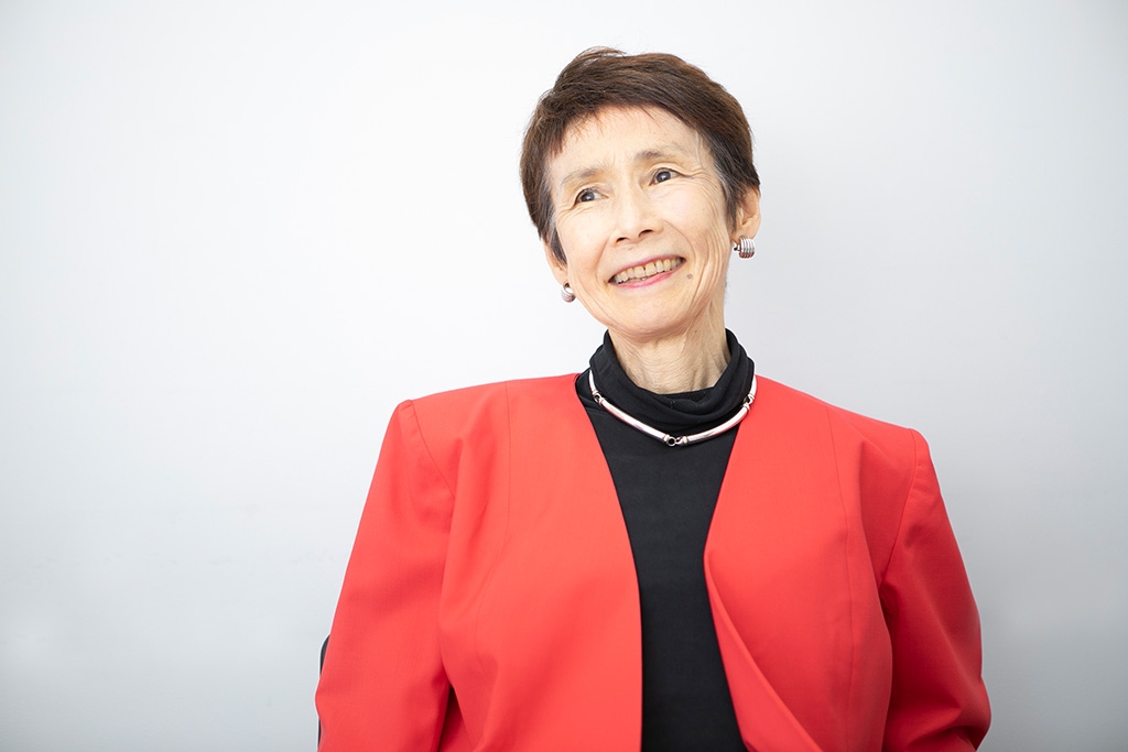 「私は締め切りに遅れるのは絶対にいやなので、締め切りよりも早めに終わらせることが多いです」と語る石倉さん