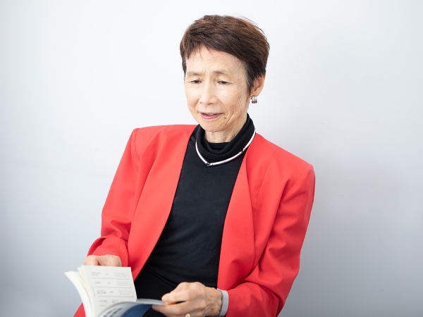 「本は編集や校正作業を経ていますから、情報としては信頼度が高い」と話す石倉さん 「本は編集や校正作業を経ていますから、情報としては信頼度が高い」と話す石倉さん