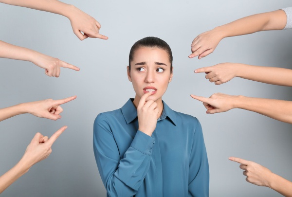 「そもそも」を外してしまうと、上司や顧客から手厳しい指摘を受けることも……(写真:Shutterstock)