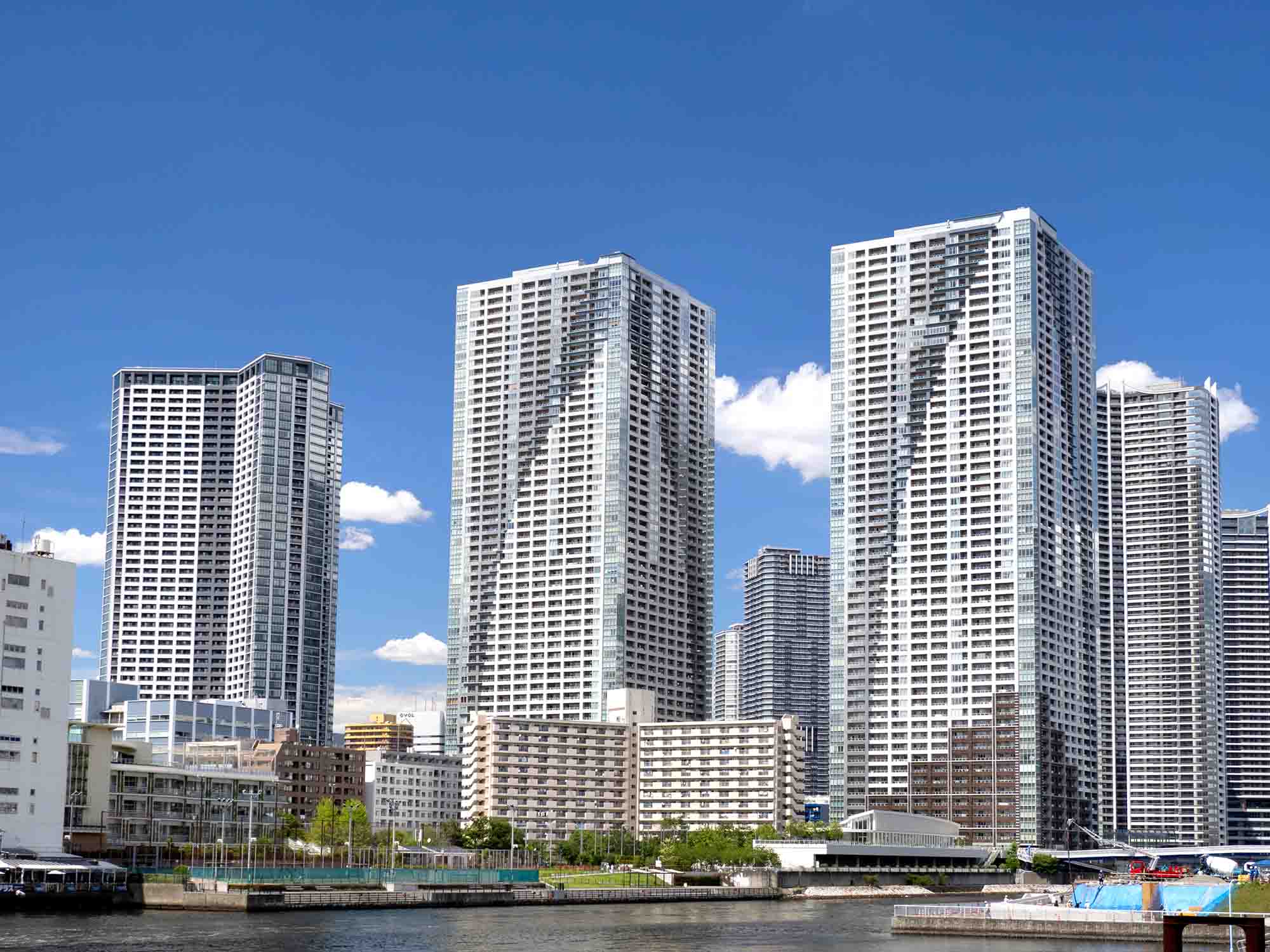 タワーマンションを使った行きすぎた節税に対し、最高裁判所は税務署の主張を認めた（写真：moonrise／stock.adobe.com）