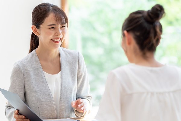 笑顔で接していれば、相手も楽しい気持ちになる(写真:shutterstock) 笑顔で接していれば、相手も楽しい気持ちになる(写真:shutterstock)