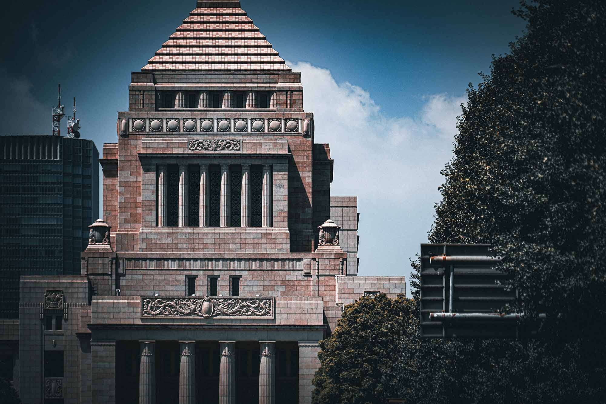 過半数割れした与党。政権運営は極めて不安定な状態に陥った(写真:kanzilyou/stock.adobe.com)