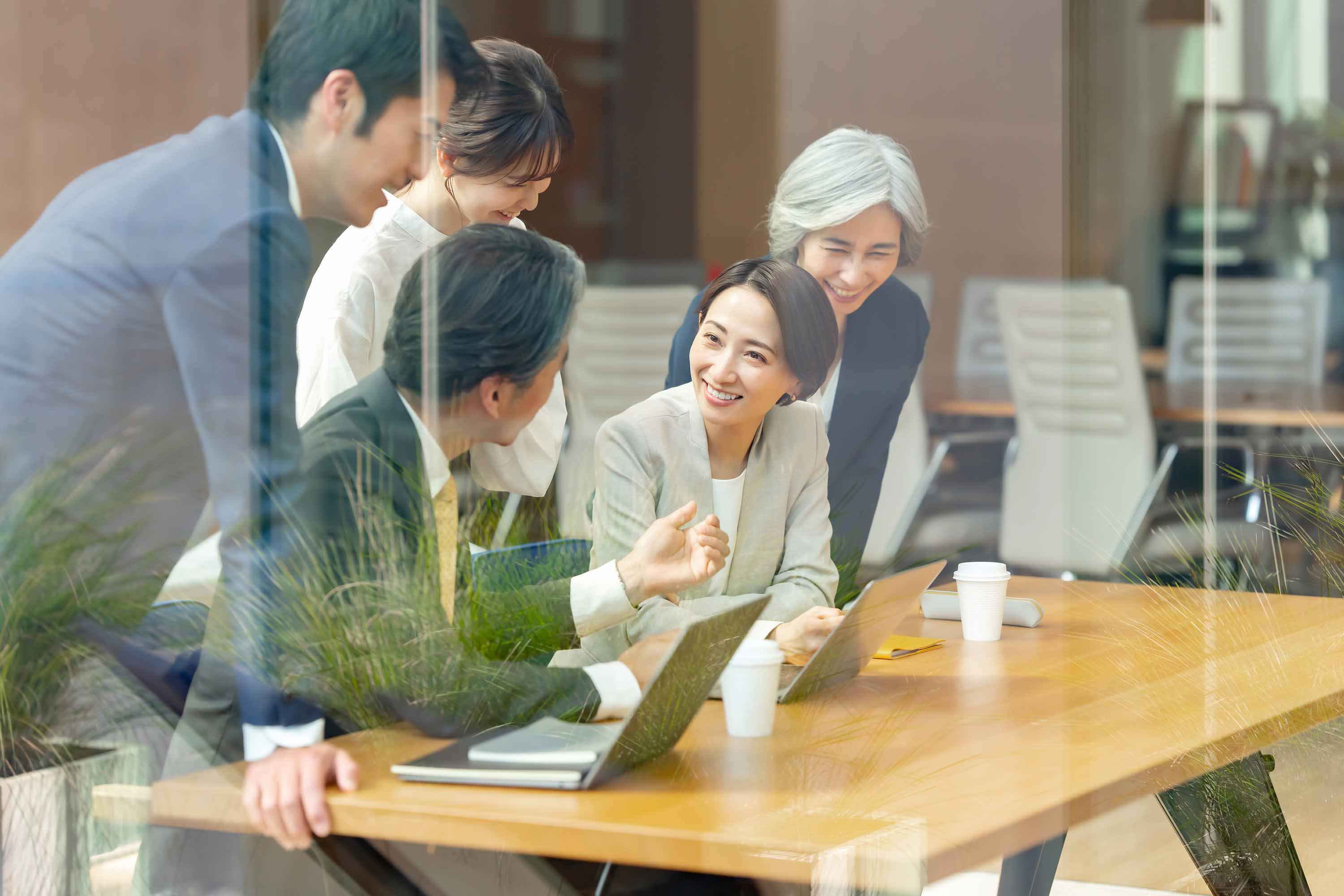 相手が話しやすいように聴くことが、円滑なコミュニケーションの秘訣（写真：naka／stock.adobe.com）
