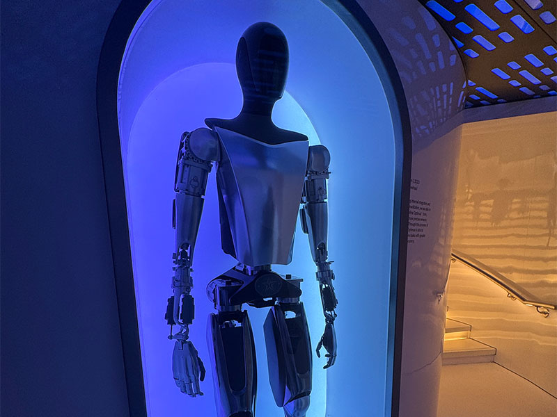 イーロン・マスク帝国の人型ロボットを支える「見えない手」