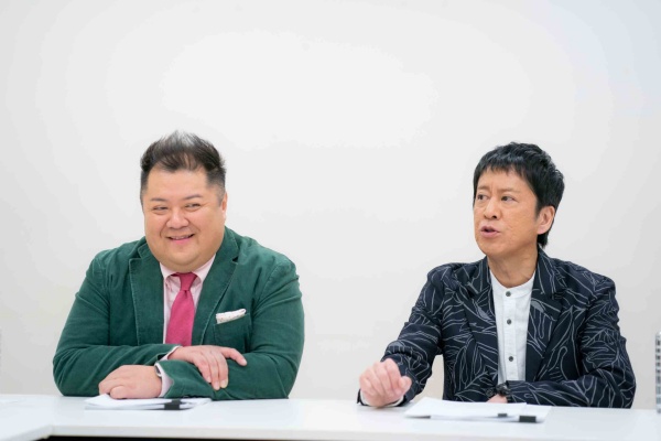 ブラックマヨネーズ<br>お笑い芸人(吉本興業所属)。ツッコミの小杉竜一氏(写真左)とボケの吉田敬氏(同右)からなるコンビ。1998年4月に結成してから「ABCお笑い新人グランプリ」(第23回/2002)優秀新人賞、「上方漫才大賞」(第37回/2002)新人賞などの賞レースを総なめにし、「M-1グランプリ2005」(第5回)優勝。主なレギュラー番組にはTBS『ニンゲン観察バラエティ モニタリング』、CX『ホンマでっか!?TV』がある。コンビ名の略称は「ブラマヨ」。