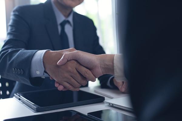 転職エージェントは、転職の回数が増えるほど儲かる(写真:tippapatt/stock.adobe.com) 転職エージェントは、転職の回数が増えるほど儲かる(写真:tippapatt/stock.adobe.com)