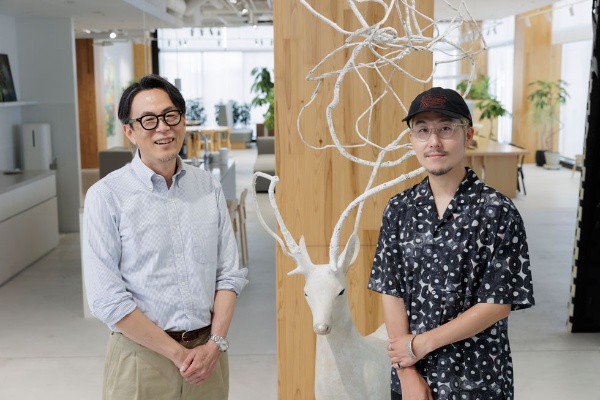 クラシコム代表取締役社長の青木耕平氏(左)とヘラルボニー代表取締役Co-CEOの松田崇弥氏(右)がブランドの「らしさ」について対談
