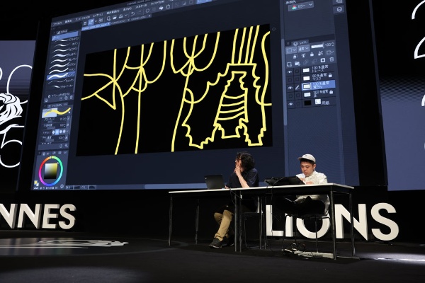 カンヌライオンズで「Glass:The Lion for Change」ゴールドを受賞した際の様子