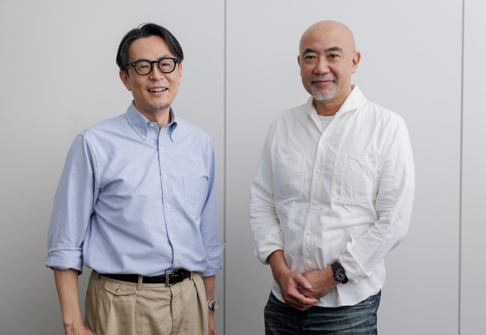 一橋ビジネススクール特任教授で、長年にわたり企業の競争戦略について研究をする楠木健氏（右）とクラシコム代表の青木耕平氏（左）が対談。クラシコムから見えるこれからの時代の競争戦略とは（写真／古立康三）