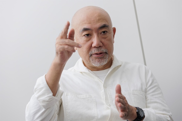 楠木氏は、企業が持続的な競争優位を構築する論理を研究。著書に『ストーリーとしての競争戦略 ―優れた戦略の条件』(東洋経済新報社)(写真/古立康三)