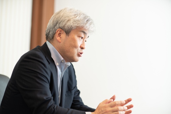 台湾有事に関して、着上陸侵攻の可能性は低いが、平和的演変はすでに始まっており、その先の海上封鎖が懸念される、と話す鈴木氏