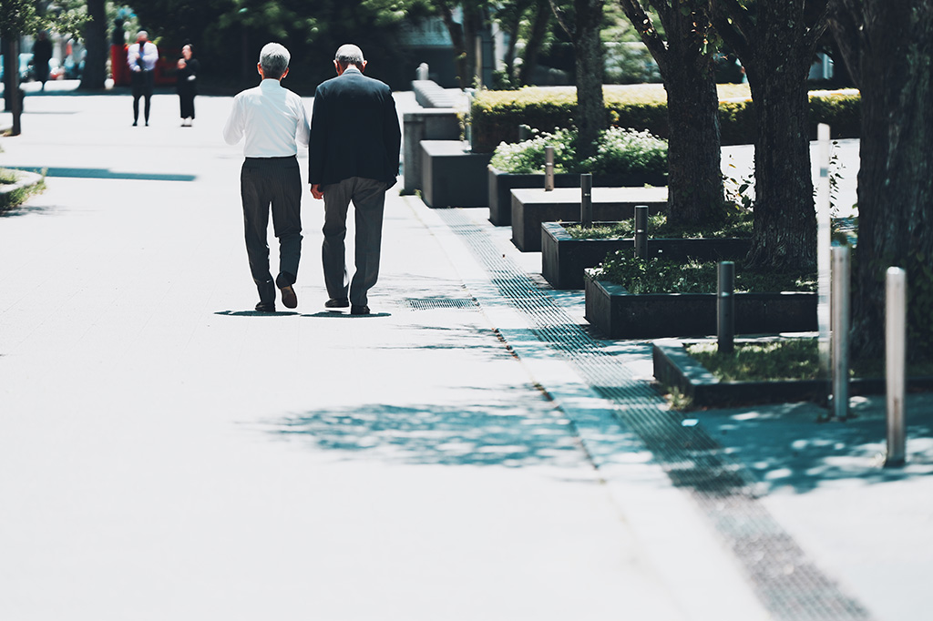 「100歳まで生きる」と言われてもなかなか実感できないが……（写真：beeboys／stock.adobe.com）