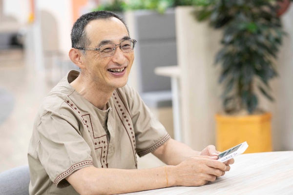 著書『入門 開発経済学』について話す山形さん(写真:小野さやか)