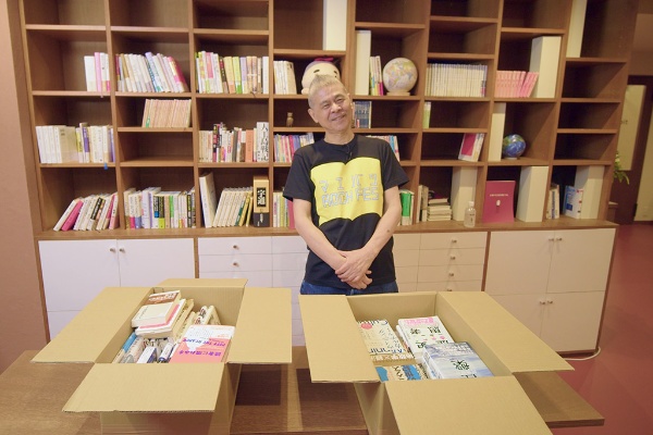 「この本すべて、僕が隅々まで読んだと思うでしょ? 違うんです。読み方もいろいろだから」 「この本すべて、僕が隅々まで読んだと思うでしょ? 違うんです。読み方もいろいろだから」