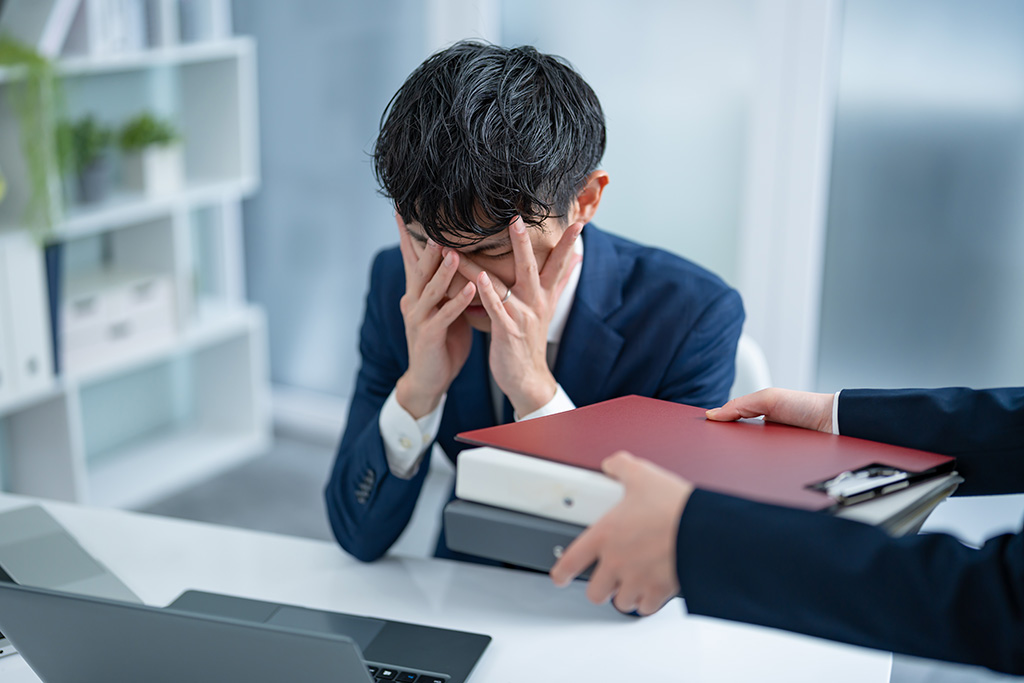 真面目で責任感が強い人ほどギリギリまでがんばってしまう(写真:ponta1414/stock.adobe.com) 真面目で責任感が強い人ほどギリギリまでがんばってしまう(写真:ponta1414/stock.adobe.com)