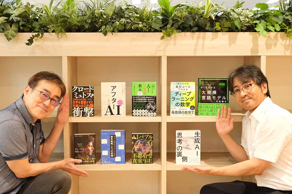 今回、「手前みそですが、部長が全力でおすすめ」するのはこの9冊！　技術プロダクツユニットクロスメディア編集部の田村規雄部長（右）と日経BOOKSユニット編集部の安東一真部長（左）が解説します