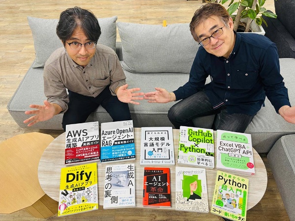 技術プロダクツユニットクロスメディア編集部の田村規雄部長(左)と日経BOOKSユニット第2編集部の安東一真部長(右)が解説 技術プロダクツユニットクロスメディア編集部の田村規雄部長(左)と日経BOOKSユニット第2編集部の安東一真部長(右)が解説