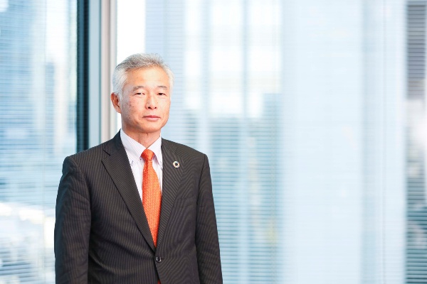 ネットポジティブやパーパス経営を実践するには、「各人がそれぞれの自由意思で動いているが、全体としては組織全体の目的の実現に向けて動くティール型の組織が望ましい」と語る中井氏